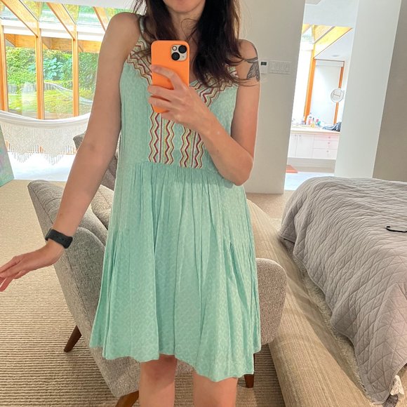 Cantao embroidered dress - Picture 4 of 4